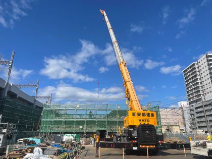 クレーン工事（駅周辺）